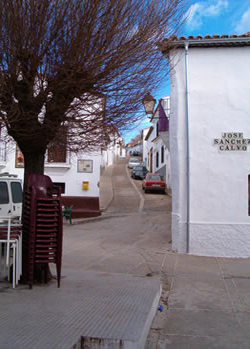 La plaza del &Aacute;lamo y calle Arias Montano hoy